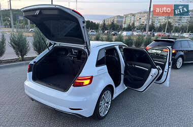 Хэтчбек Audi A3 2017 в 