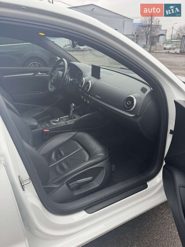 Седан Audi A3 2015 в Днепре