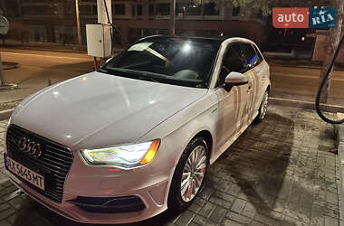 Хэтчбек Audi A3 2015 в 
