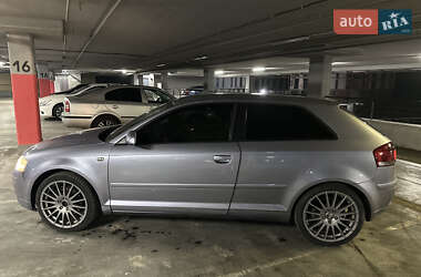 Хэтчбек Audi A3 2003 в 