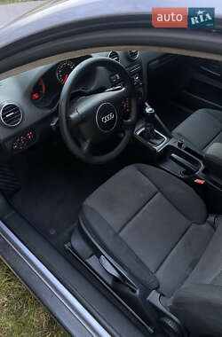 Хэтчбек Audi A3 2003 в 