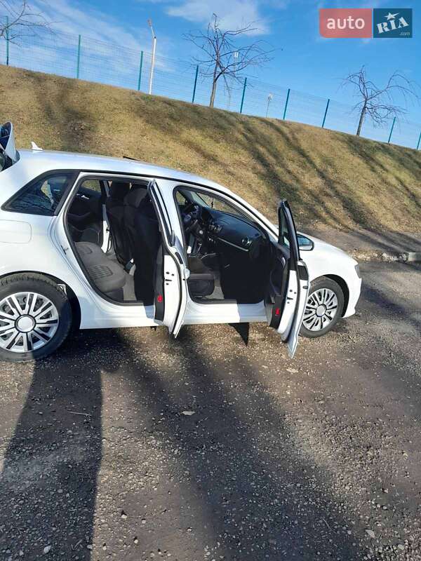 Хэтчбек Audi A3 2015 в Заставной