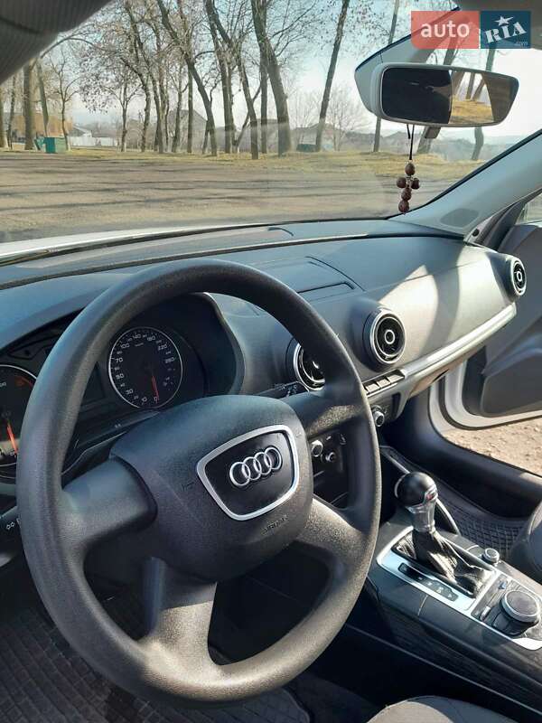 Хэтчбек Audi A3 2015 в Заставной