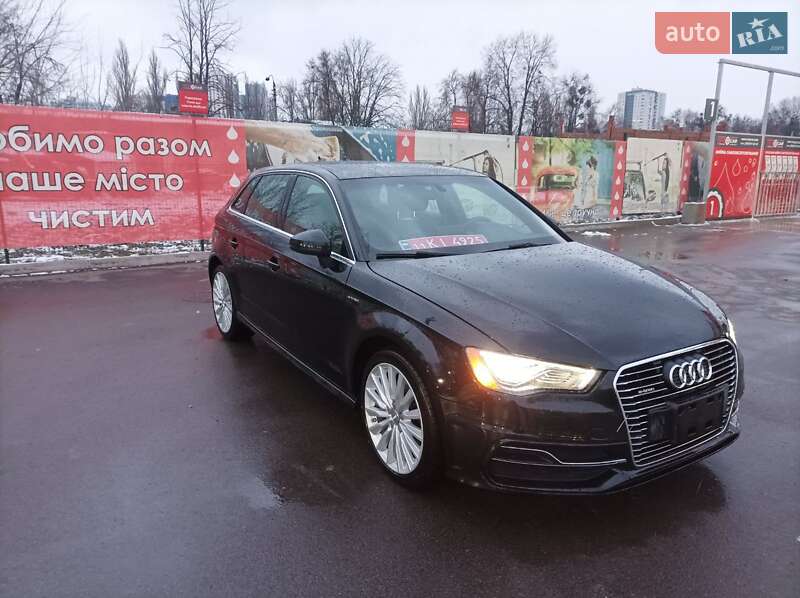 Хэтчбек Audi A3 2016 в Киеве
