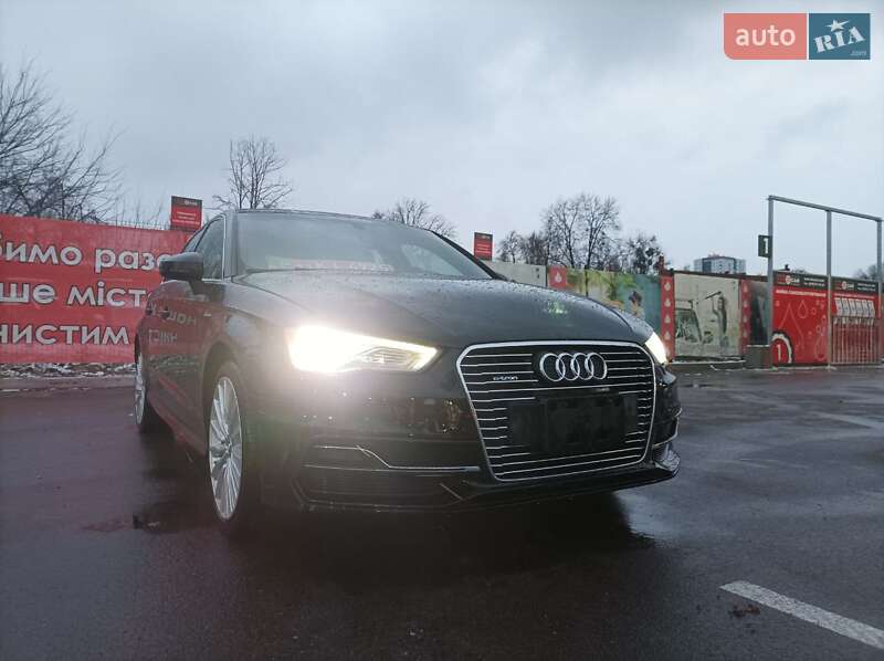 Хэтчбек Audi A3 2016 в Киеве