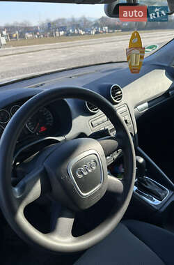 Хэтчбек Audi A3 2004 в 