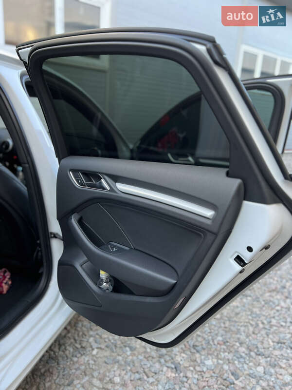 Седан Audi A3 2016 в Вишгороді