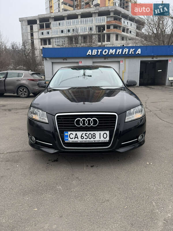 Хэтчбек Audi A3 2012 в 