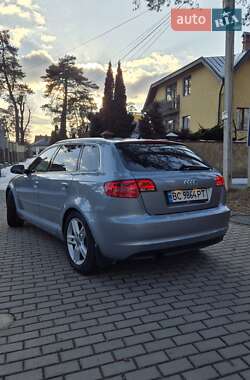 Хэтчбек Audi A3 2011 в 