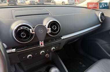 Хэтчбек Audi A3 2015 в 