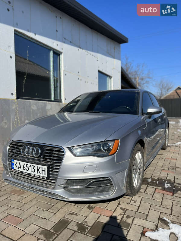 Хэтчбек Audi A3 2015 в Кривом Роге