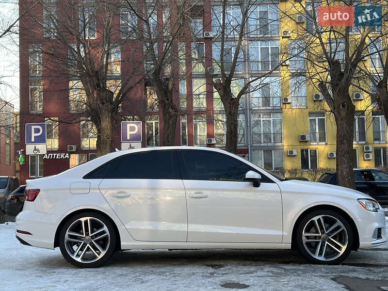 Седан Audi A3 2016 в 