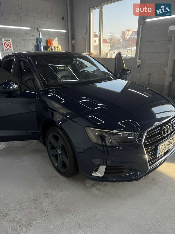Седан Audi A3 2017 в Киеве