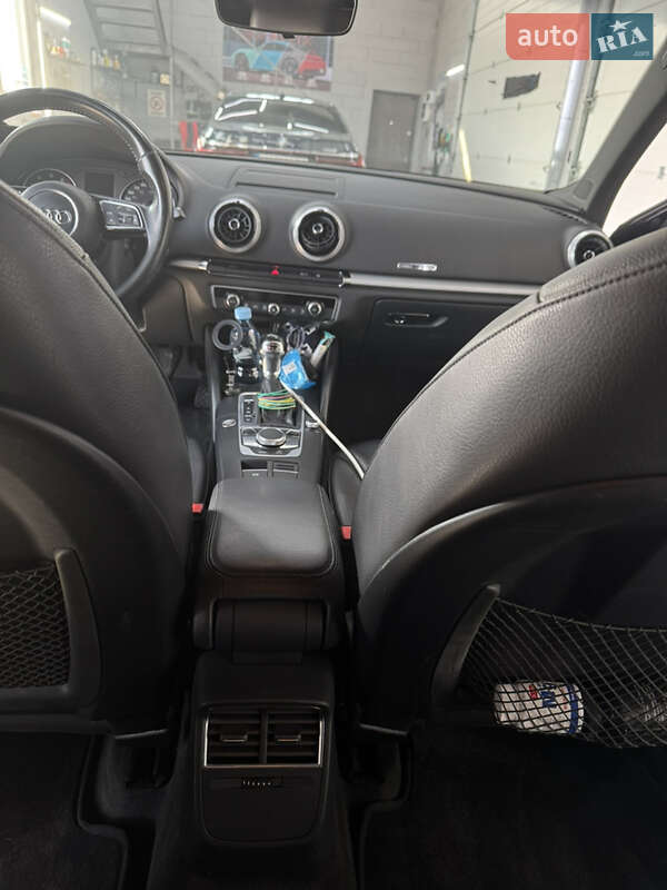 Седан Audi A3 2017 в Киеве