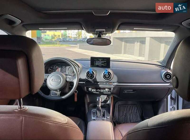 Седан Audi A3 2015 в Рівному