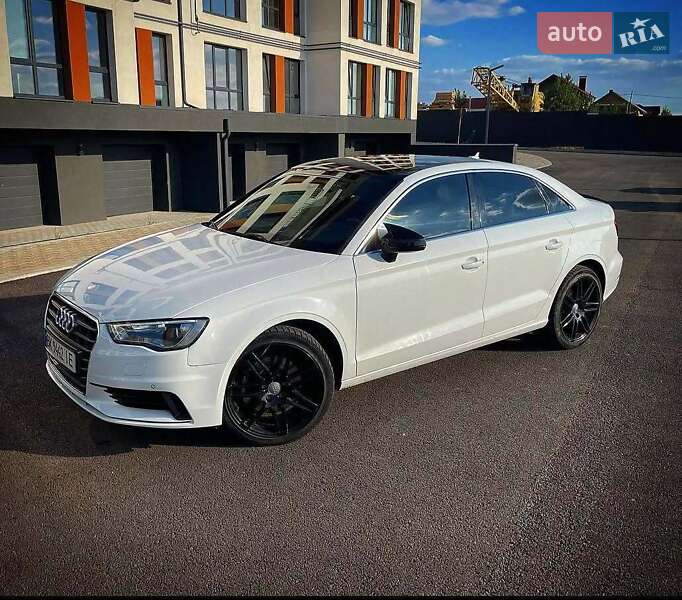 Седан Audi A3 2015 в Рівному