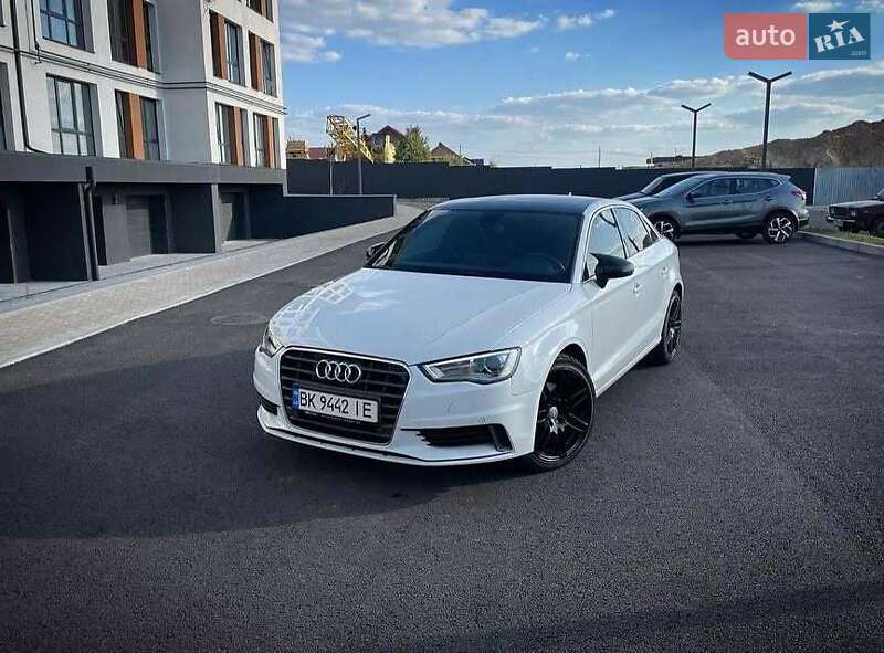 Седан Audi A3 2015 в Рівному