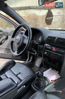 Хэтчбек Audi A3 1999 в 