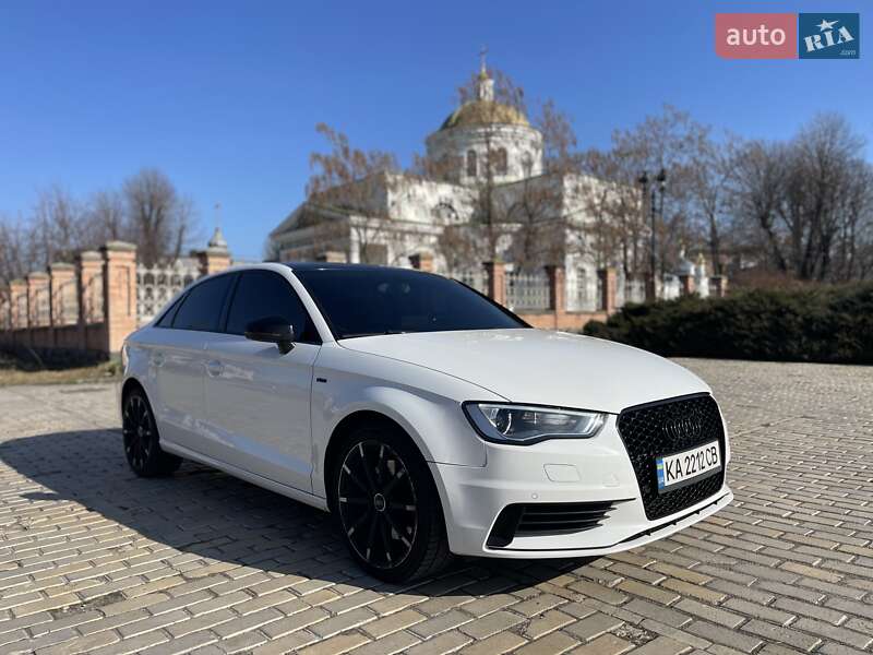 Седан Audi A3 2015 в 