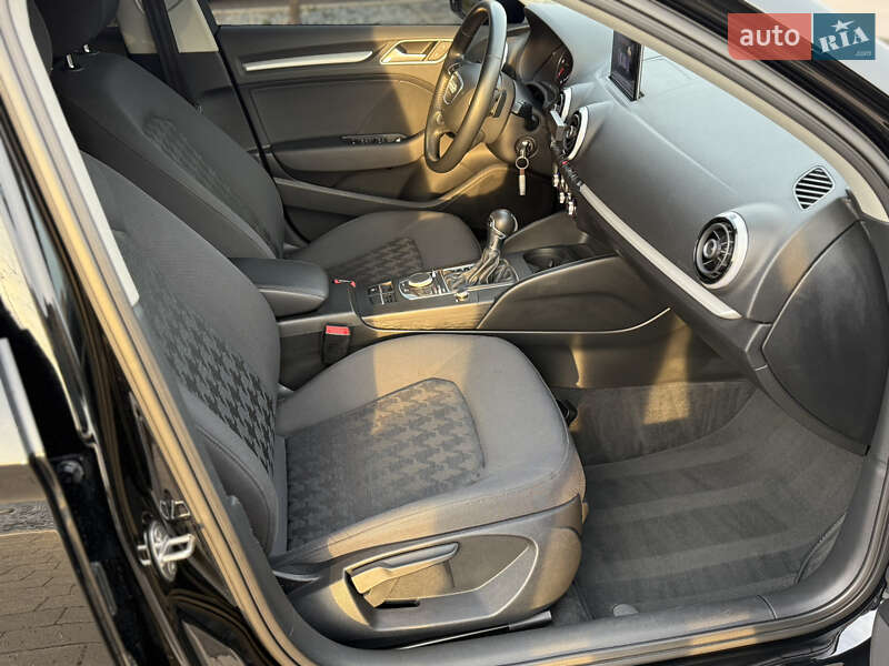 Седан Audi A3 2014 в Мукачево