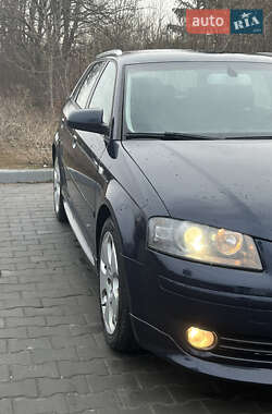 Хэтчбек Audi A3 2004 в 