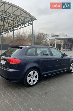 Хэтчбек Audi A3 2004 в 