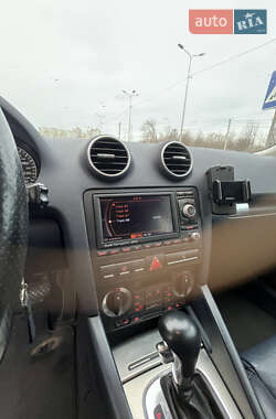 Хэтчбек Audi A3 2004 в 