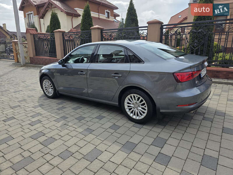 Седан Audi A3 2016 в Львове