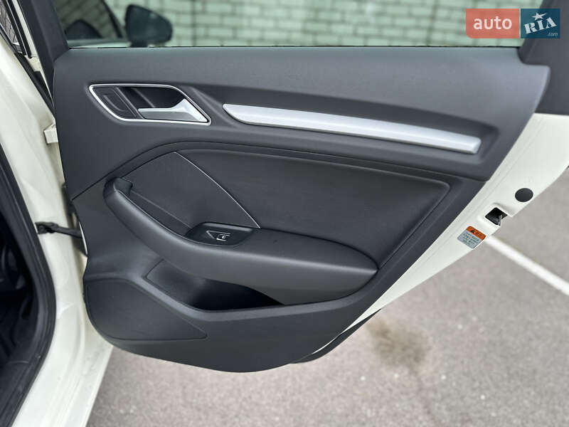 Хэтчбек Audi A3 2015 в Одессе
