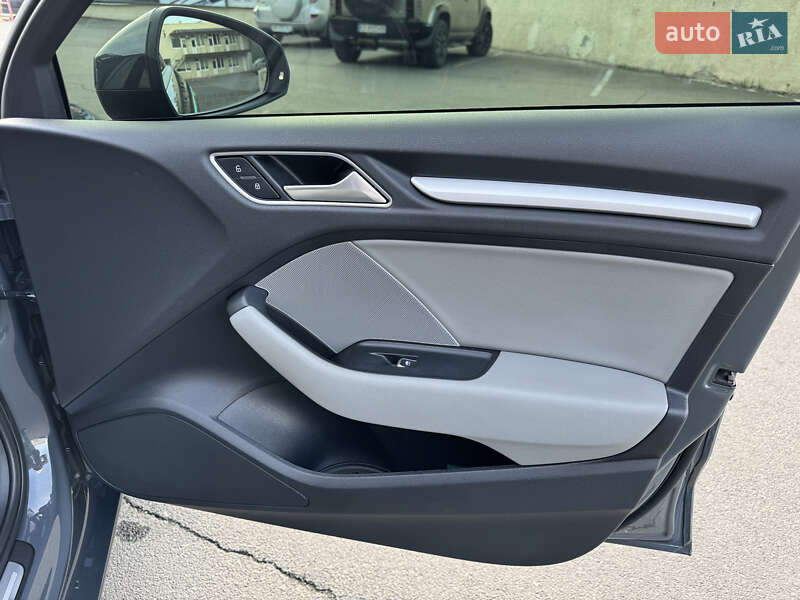 Седан Audi A3 2016 в Одессе