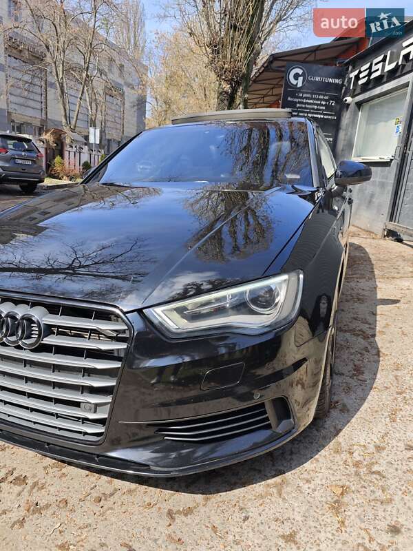 Седан Audi A3 2015 в Киеве