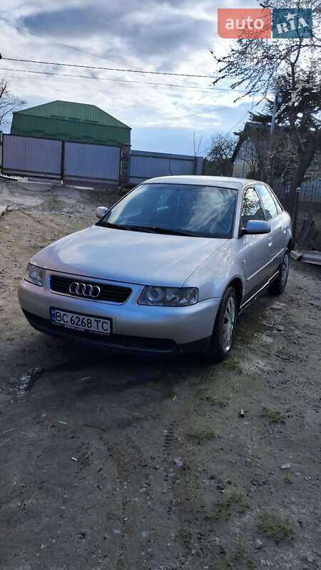 Хэтчбек Audi A3 2002 в 