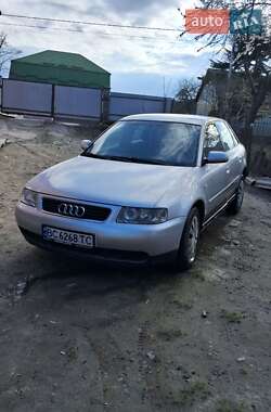 Хэтчбек Audi A3 2002 в 