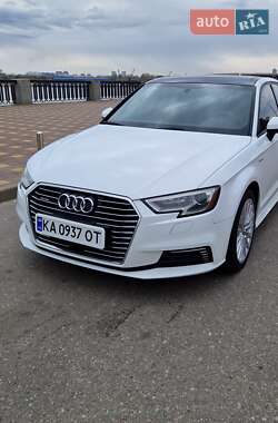 Хетчбек Audi A3 2016 в 