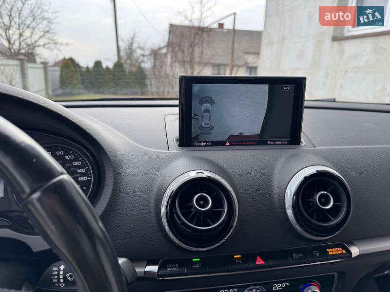Хэтчбек Audi A3 2016 в Новояворовске