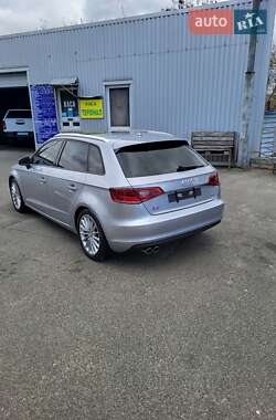 Хэтчбек Audi A3 2016 в 