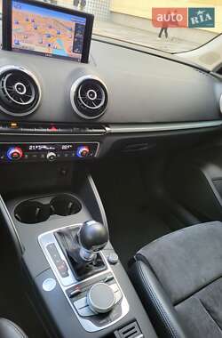 Хэтчбек Audi A3 2016 в 