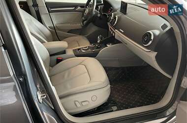 Седан Audi A3 2016 в Ужгороді