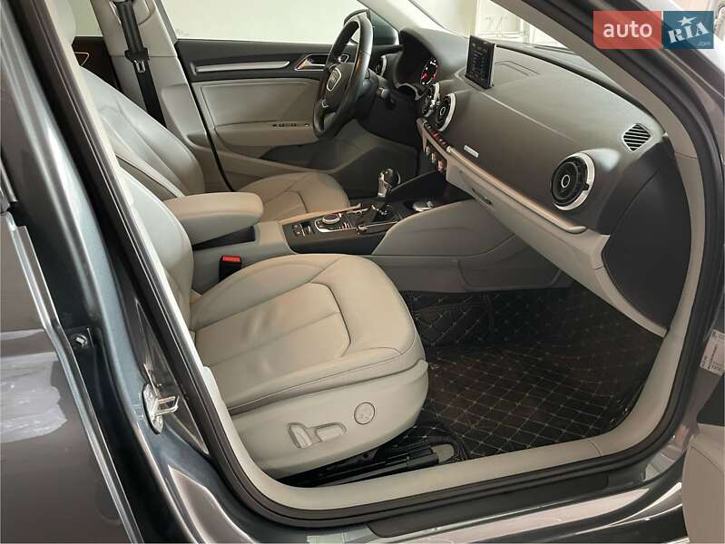 Седан Audi A3 2016 в Ужгороде