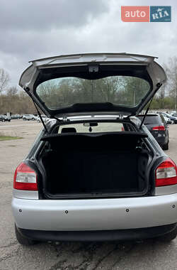 Хэтчбек Audi A3 2002 в 