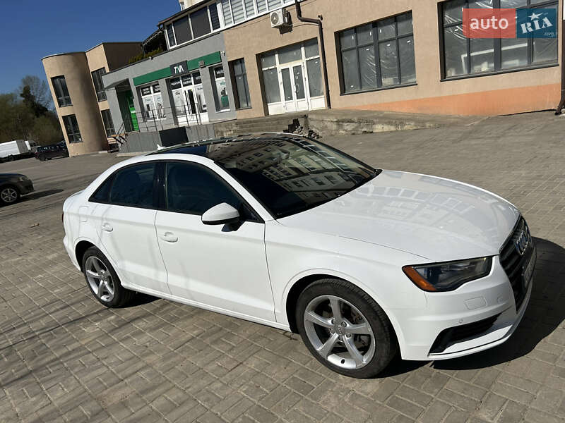 Седан Audi A3 2015 в Чернівцях