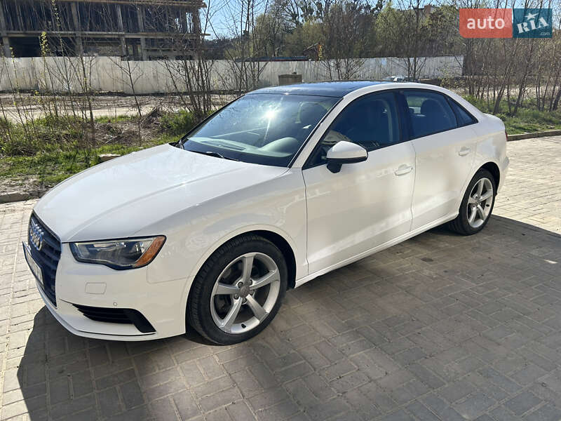 Седан Audi A3 2015 в Чернівцях