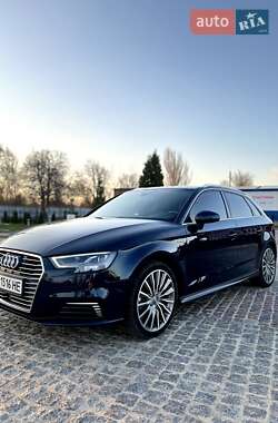 Хэтчбек Audi A3 2017 в 