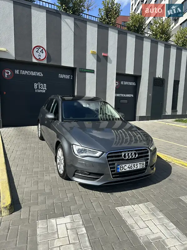 Хетчбек Audi A3 2016 в 