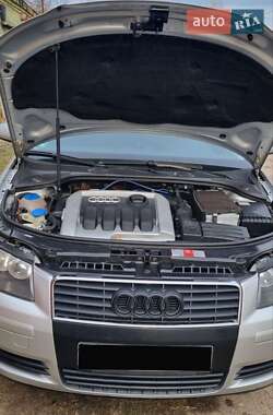 Хэтчбек Audi A3 2004 в 