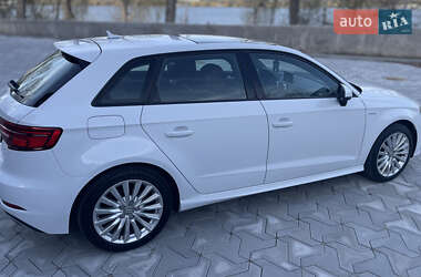 Хэтчбек Audi A3 2017 в 