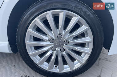 Хэтчбек Audi A3 2017 в 