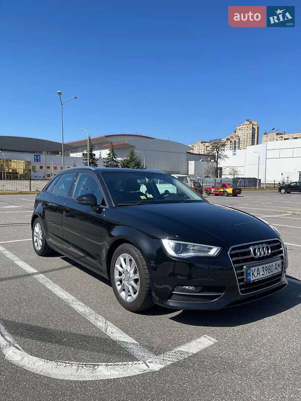 Хэтчбек Audi A3 2016 в Киеве