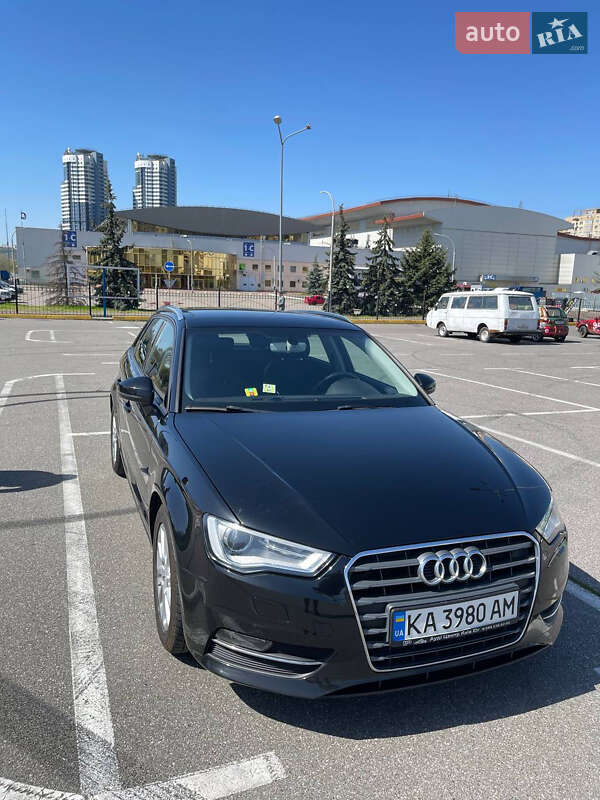 Хэтчбек Audi A3 2016 в Киеве