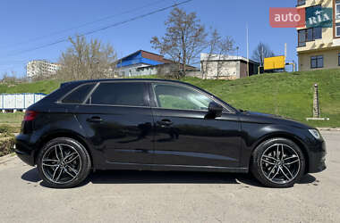 Хетчбек Audi A3 2015 в 